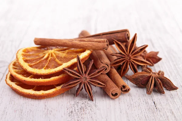 Christmas decoration: orange, cinnamon and star anise — Stock Photo, Image