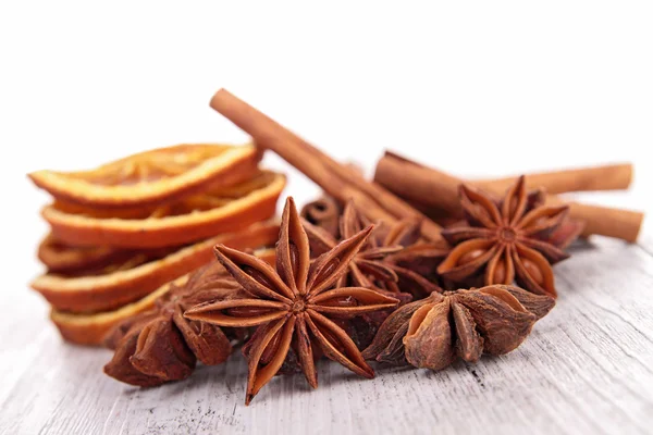Christmas decoration: orange, cinnamon and star anise — Stock Photo, Image