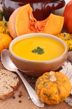 Balkabağı çorbası.