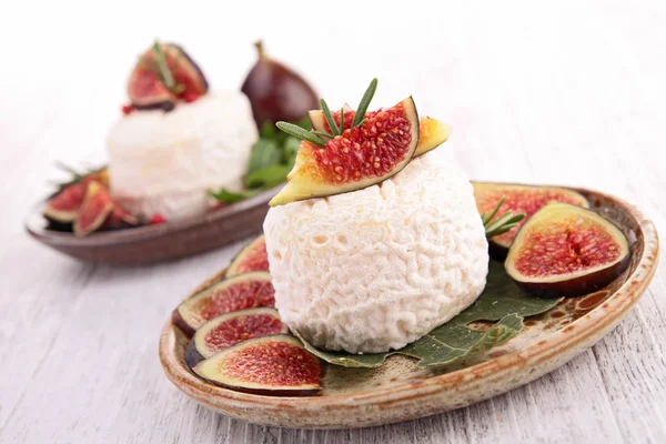 Fromage de chèvre aux figues — Photo