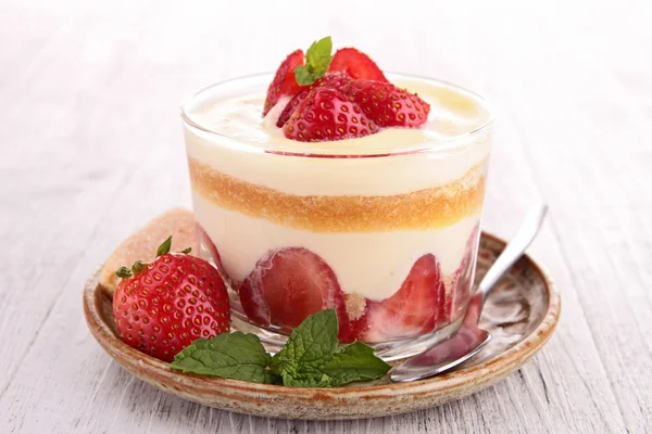 Strawberry tiramisu — Stock Photo, Image