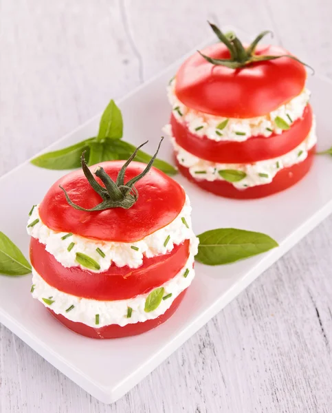 Aperitivo, tomate y queso —  Fotos de Stock