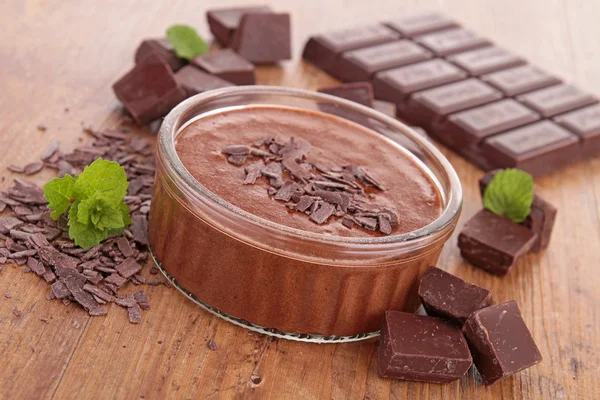 Chocolate mousse and ingredient — Stock Photo, Image