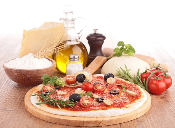 Pizza with ingredient — Stock Photo, Image