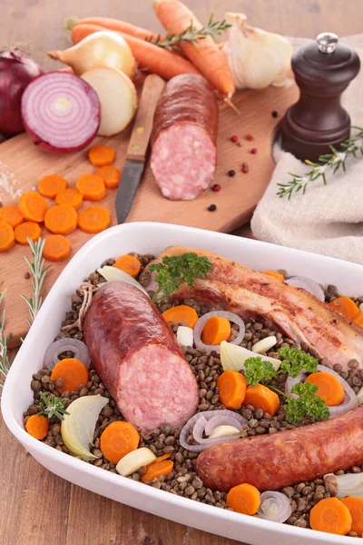 Légumineuses avec viande et légumes — Photo