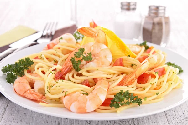 Espaguetis y crustáceos — Foto de Stock