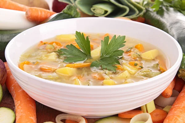 Skål med soppa och grönsaker — Stockfoto