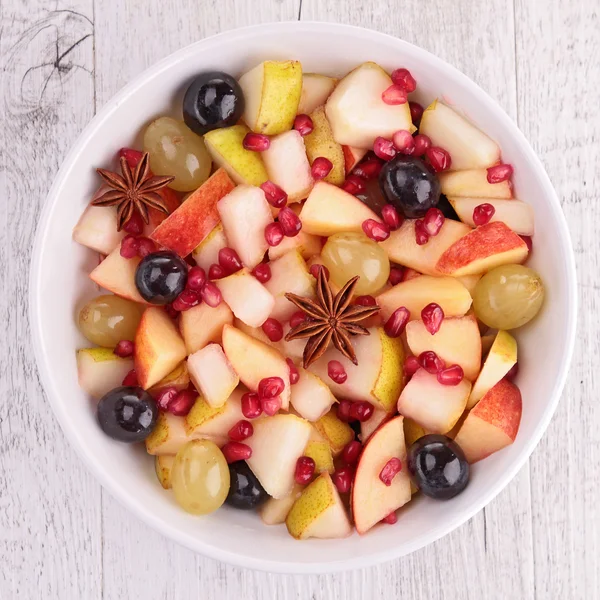 Herbst-Obstsalat mit Sternanis — Stockfoto