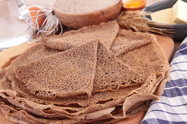 Crepe de trigo mourisco com ingrediente — Fotografia de Stock
