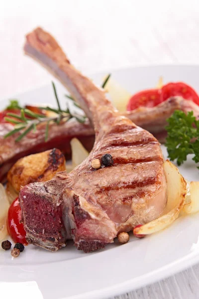 Roasted lamb chop and vegetables — Stock Photo, Image