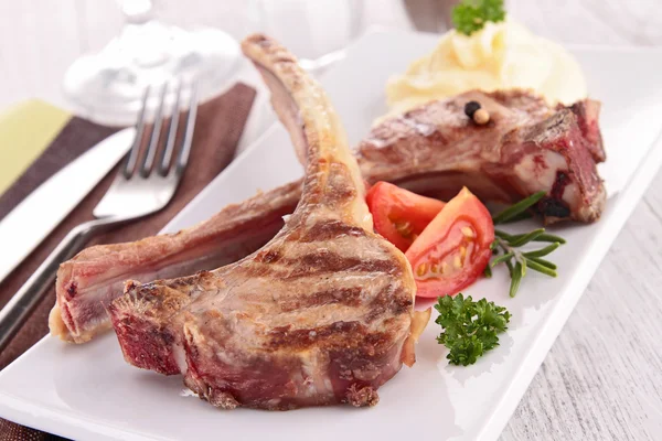 Grilled lamb chop and puree — Stock Photo, Image