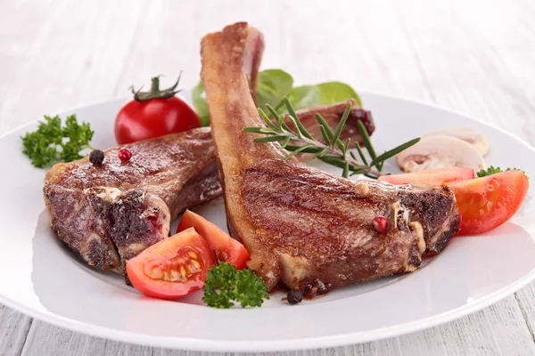 Grilled lamb chop and vegetables — Stock Photo, Image