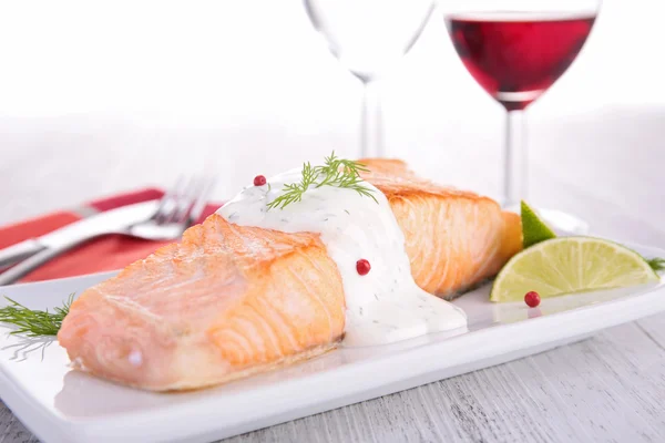 Grilled salmon and wine — Stock Photo, Image