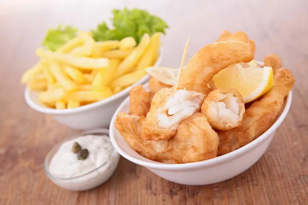 Pescado y patatas fritas — Foto de Stock