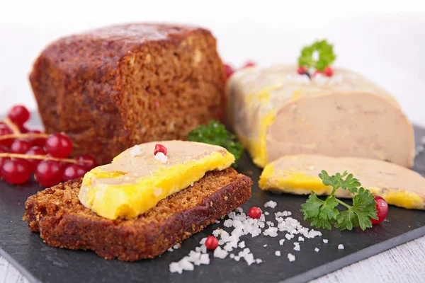 Goose liver and gingerbread — Stock Photo, Image