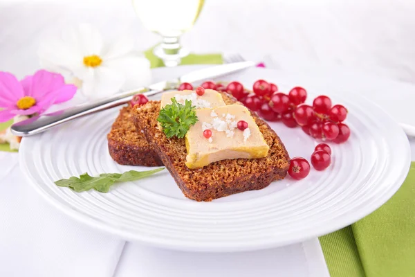 Pão de gengibre com foie gras — Fotografia de Stock