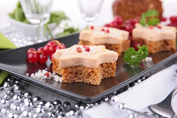 Canapé, Kerstmis of Nieuwjaar toast — Stockfoto