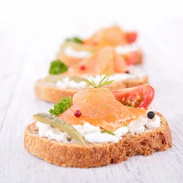 Bruschetta, pan y salmón —  Fotos de Stock