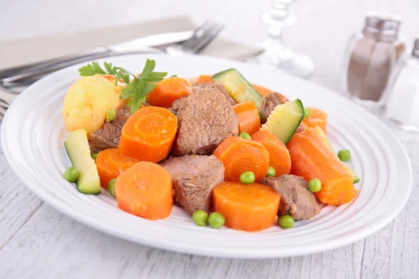 Gulasz z wołowiny i warzyw — Zdjęcie stockowe