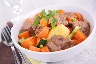 sığır eti güveç, gulaş