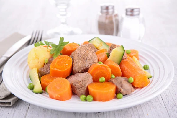 Gulasz z wołowiny i warzyw — Zdjęcie stockowe