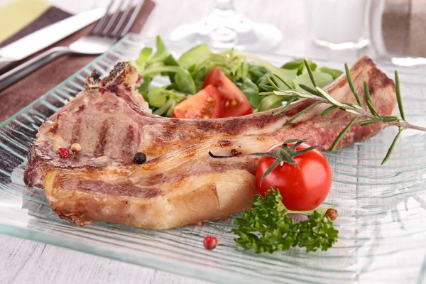 Grilled lamb chop with vegetable — Stock Photo, Image