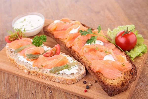 Bread with salmon — Stock Photo, Image