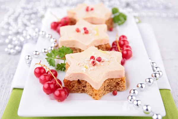 Canapé, pão e carne — Fotografia de Stock