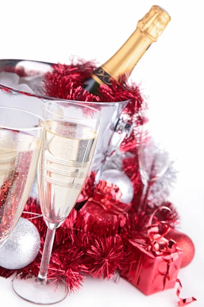 Bicchieri di champagne e decorazione — Foto Stock