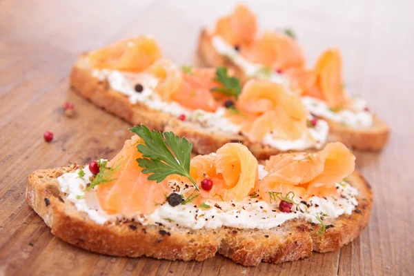 Pan y salmón — Foto de Stock