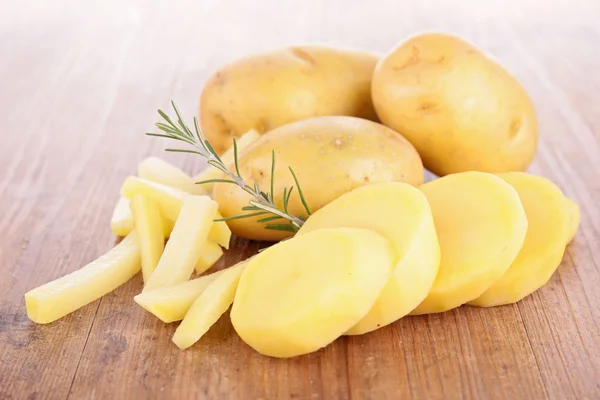 Сырой картофель — стоковое фото