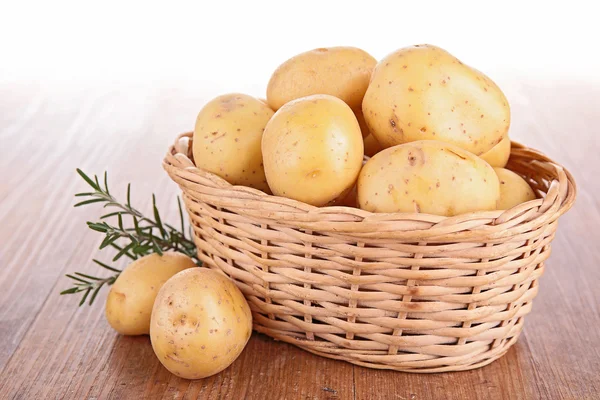 Raw potatoes — Stock Photo, Image