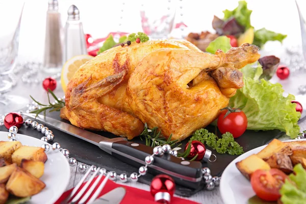Roasted chicken and vegetables — Stock Photo, Image