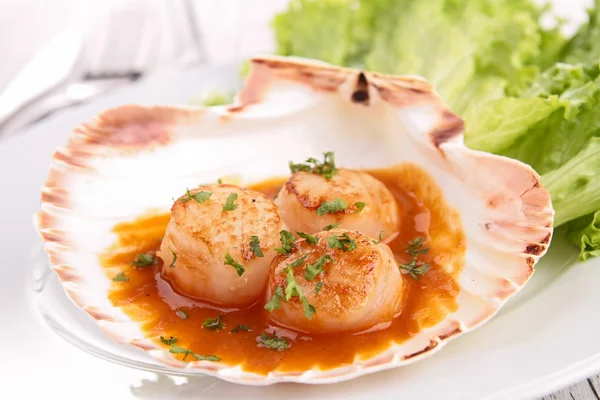 Scallop and sauce — Stock Photo, Image