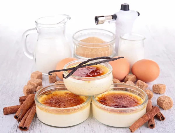 Crema brulee e ingrediente — Foto Stock