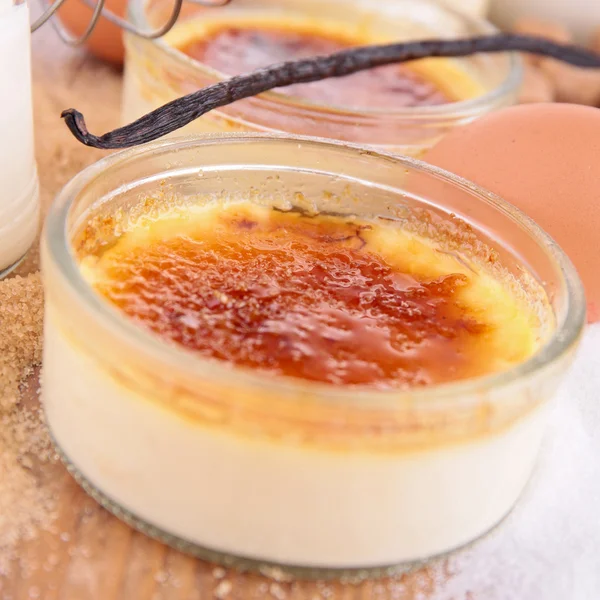 Creme brulee and ingredient — Stock Photo, Image