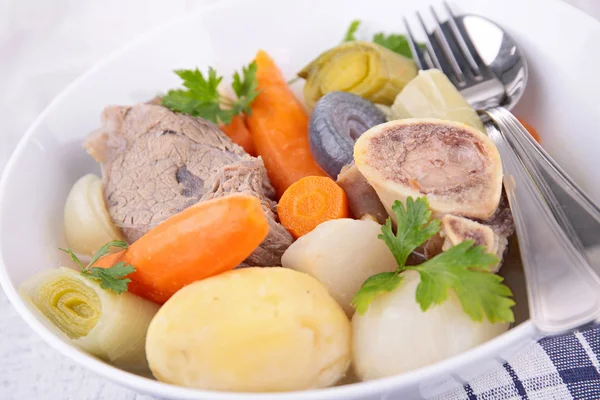 Sayuran dan daging rebus — Stok Foto