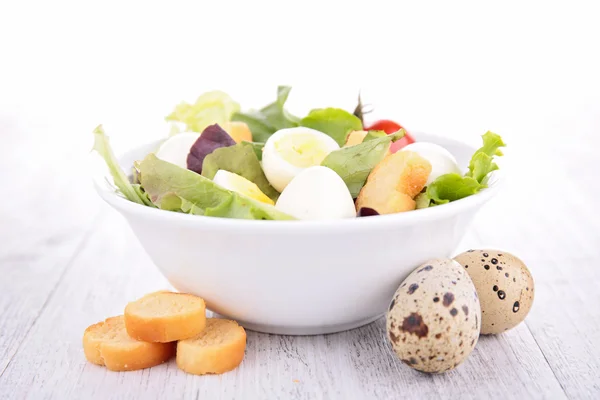Salad with quail egg — Stock Photo, Image