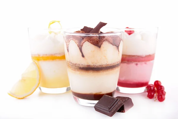 Assortiment de tiramisu isolé — Photo