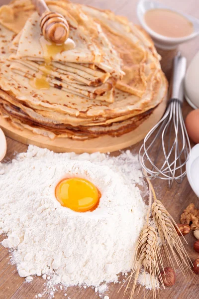 Crepes with ingredients — Stock Photo, Image