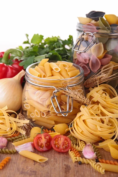 Pasta och ingredienser — Stockfoto