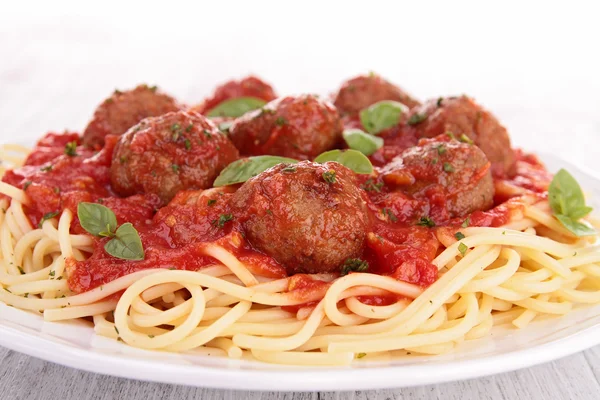 Espaguetis y albóndigas —  Fotos de Stock