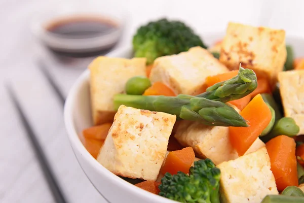 Tofu e vegetais — Fotografia de Stock