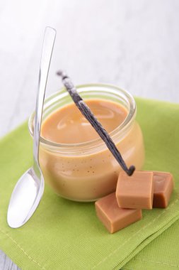 karamel kremalı tatlı