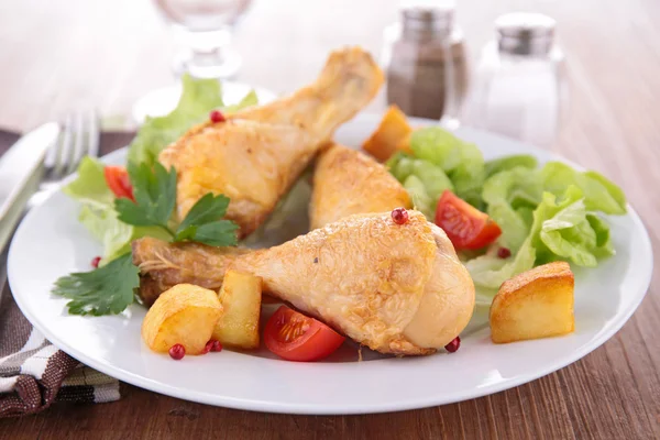 Chicken leg and vegetables — Stock Photo, Image