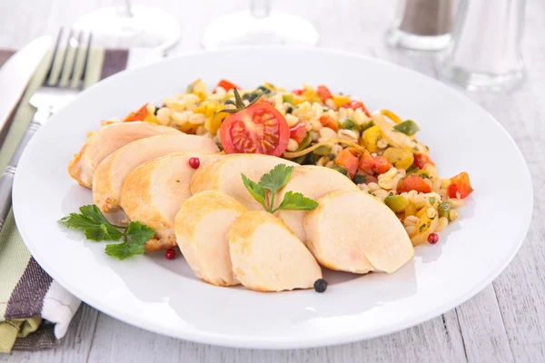 Chicken and vegetables — Stock Photo, Image