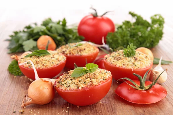 Pomodoro ripieno di pangrattato — Foto Stock