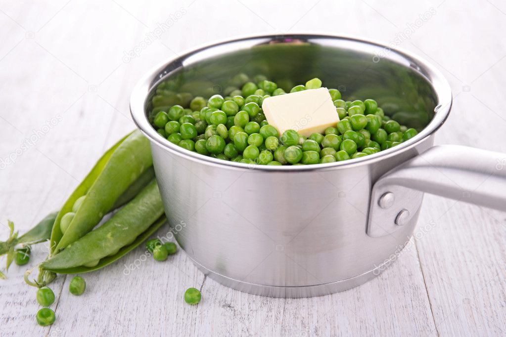 砂锅配豌豆和黄油– 图库图片