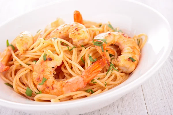 Spaghetti e gamberetti — Foto Stock