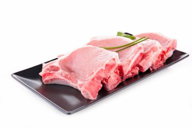 Çiğ domuz pirzolası